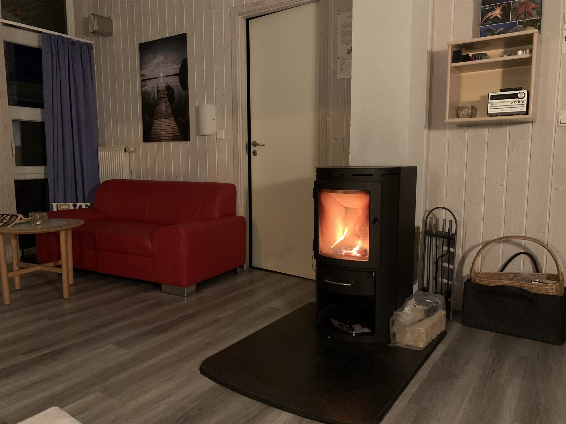Wohnlicher Innenbereich im tierfreien Ferienhaus AVALON in Otterndorf